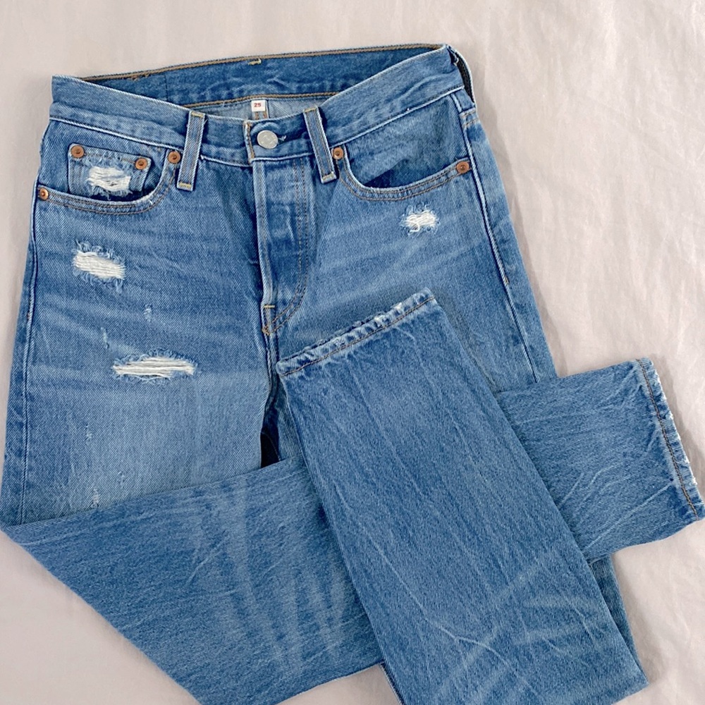 Levi’s high waist, wedgie fit, slimmer fit, no stretch.